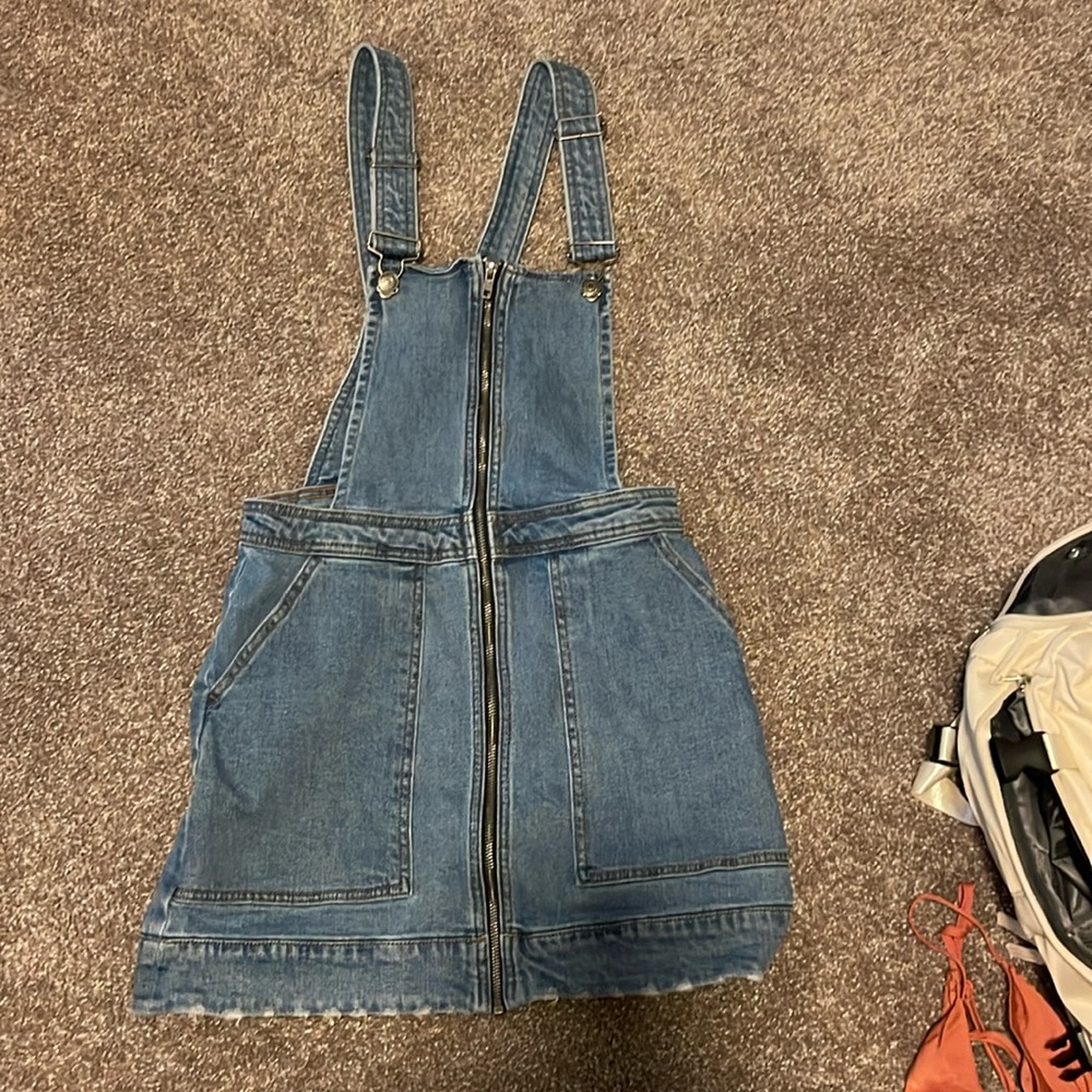 Overall skirt